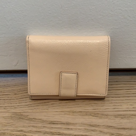 Salvatore Ferragamo Cream Wallet with Gold Buckle - Picture 2 of 15